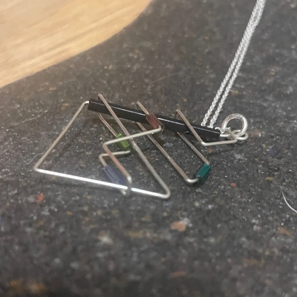 Silver 80’s style Geometric Pendant Necklace - Picture 4 of 5